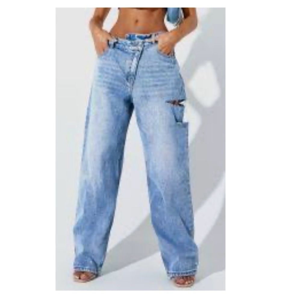 Pretty Little Thing Light Blue Wash Boyfriend Jeans